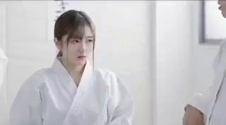 長相甜美氣質萌妹啪啪，苗條身材穿上黑絲口交上位騎坐抽插呻吟…